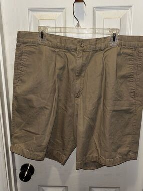 Classic Men's Dockers Khaki Cotton Shorts Size 40